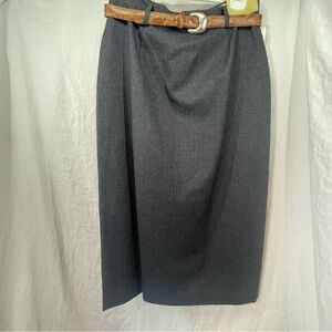 NWT JH Collectible 100% wool Elegant Gray Skirt with Belt. Size 14. Belt cracks.